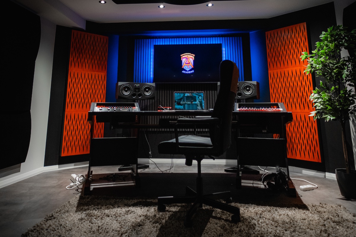 Tomorrowland DJ & Producing Academy on line