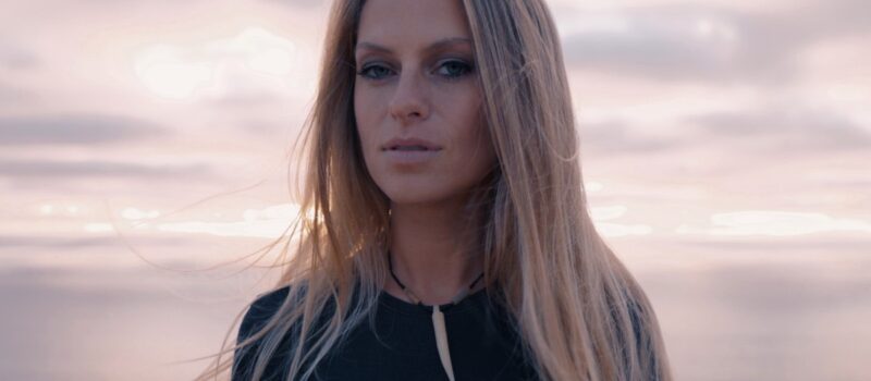 Face to face with Nora En Pure